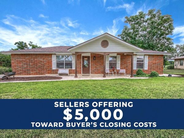 127 Hillcrest Dr, La Vernia, TX 78121
