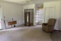 317 E Bamberg St photo 4