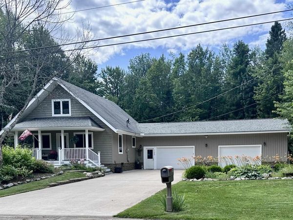 120 Surrey Lane, Chocolay Twp, MI 49855