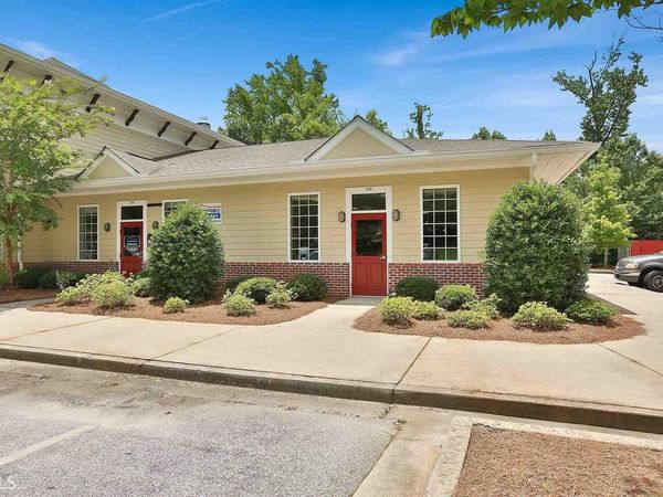 31 Market Square, Unit 105, Newnan, GA 30265