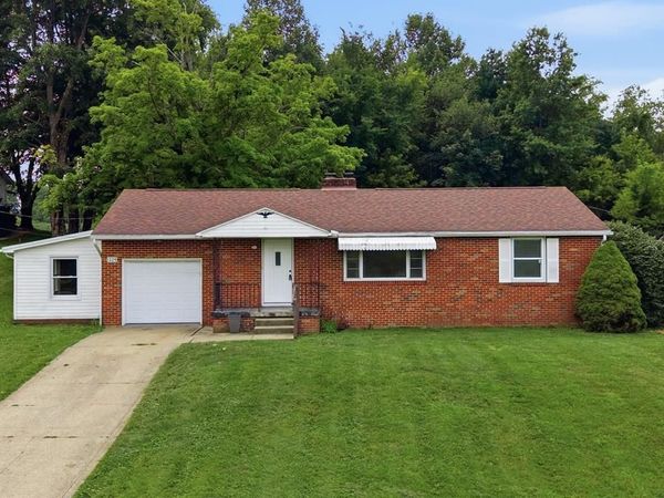 1329 Hanley Rd W, Mansfield, OH 44904