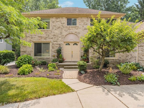 33615 Heritage Hills Drive, Farmington Hills, Mi 48331