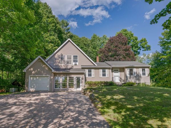 48 Old Winthrop Road , Wayne, ME 04284