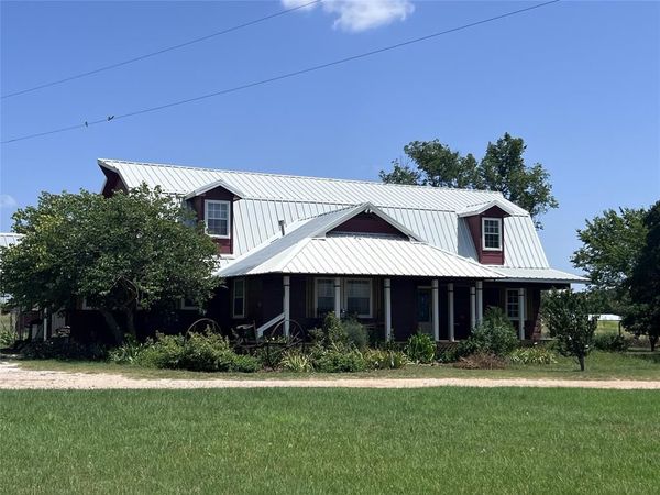 706 County Road 4599 , Boyd, TX 76023