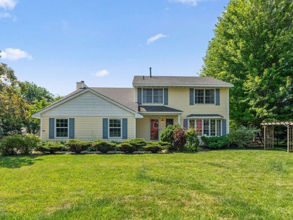 8020 Hidden Court , Chanhassen, MN 55317