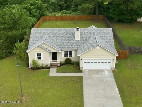 123 Lawndale Lane, Sneads Ferry, NC 28460