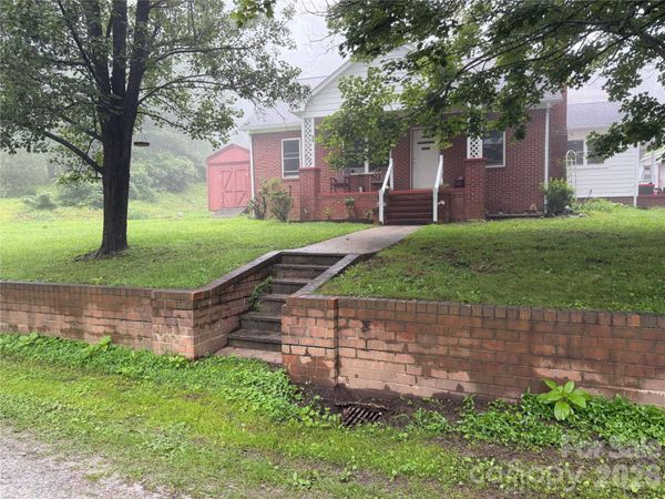 77 Maple Road , Spruce Pine, NC 28777