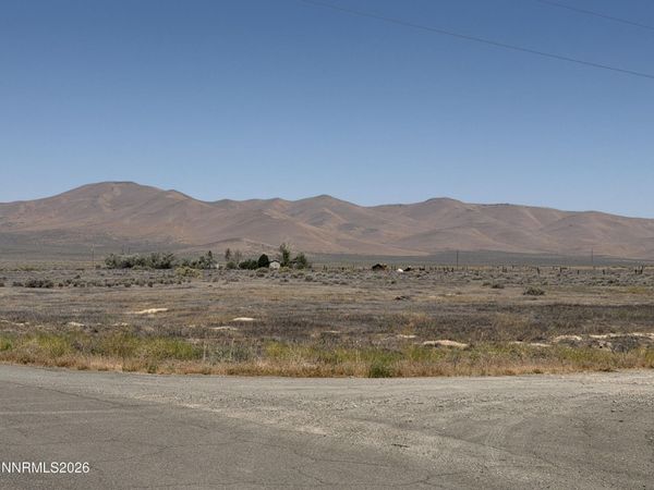 15 Paradise Ranchos Rd Drive, Winnemucca, NV 89445