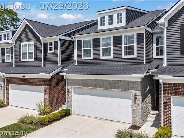 4685 Broomfield Way , Lake Orion Vlg, MI 48359
