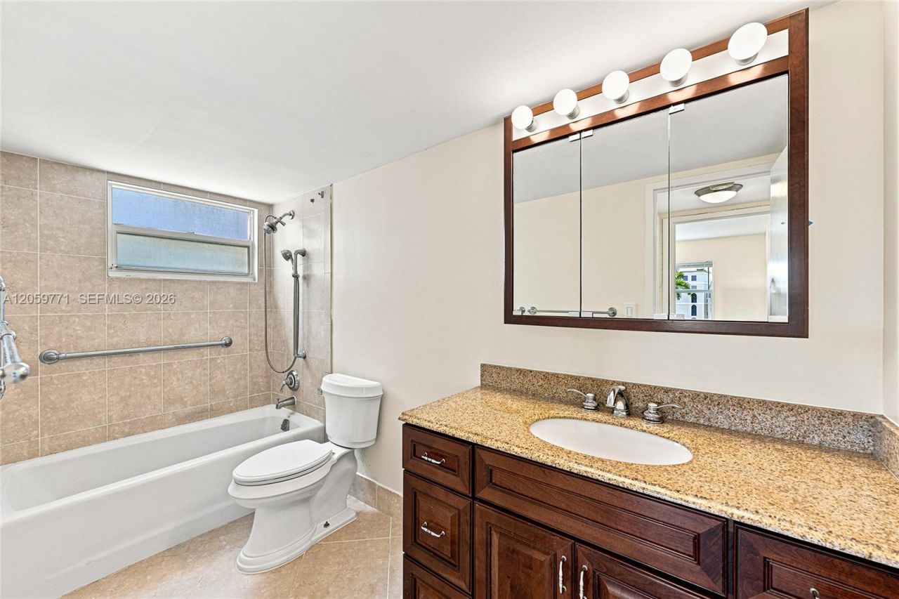 2555 NE 11 Street, Unit 510, Fort Lauderdale, FL 33304 Photo