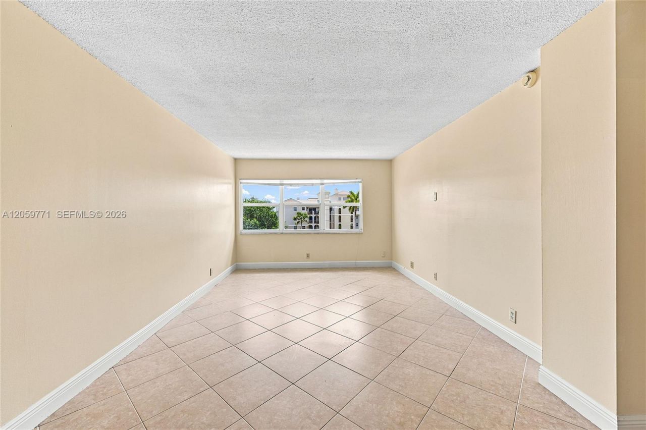 2555 NE 11 Street, Unit 510, Fort Lauderdale, FL 33304 Photo