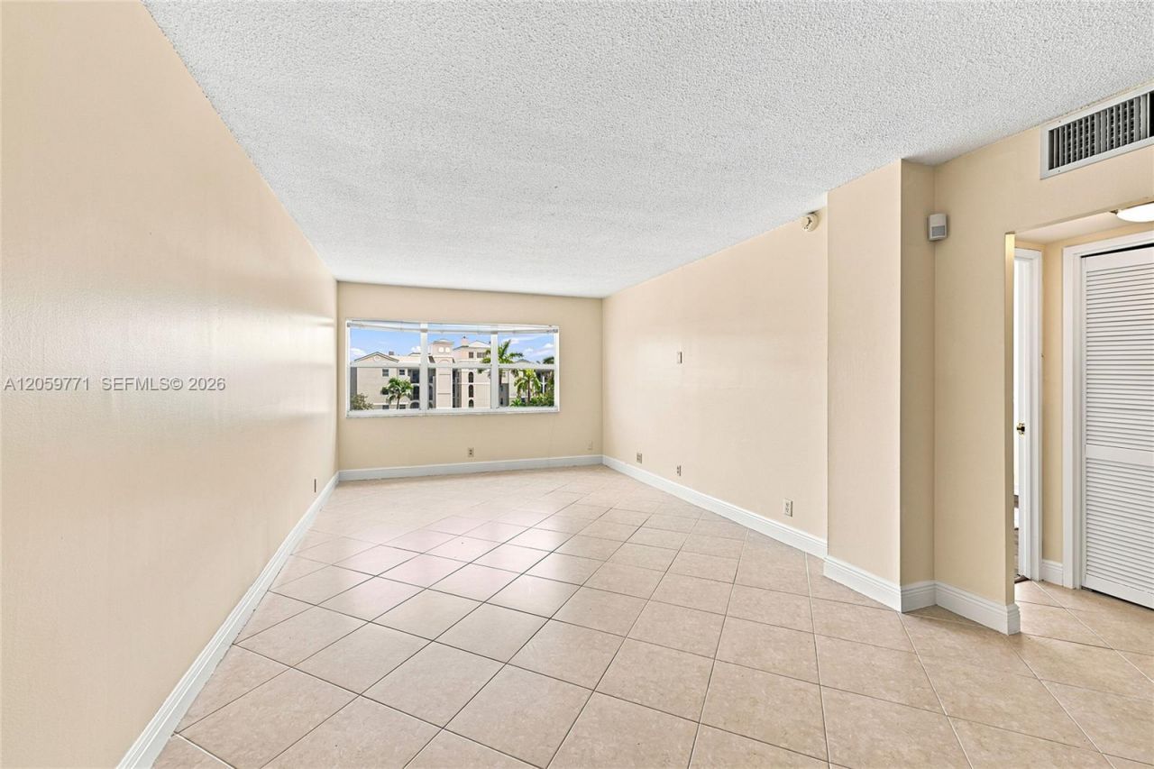 2555 NE 11 Street, Unit 510, Fort Lauderdale, FL 33304 Photo