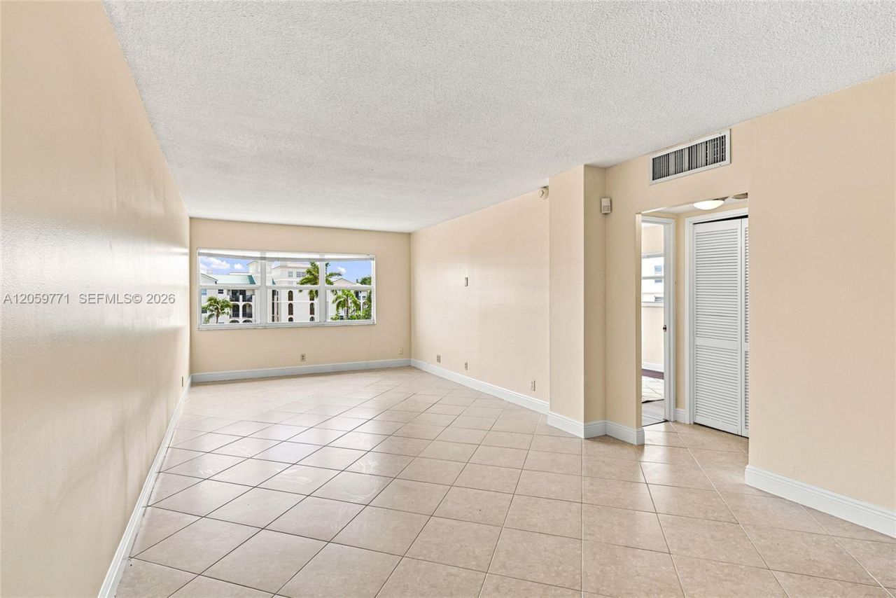 2555 NE 11 Street, Unit 510, Fort Lauderdale, FL 33304 Photo