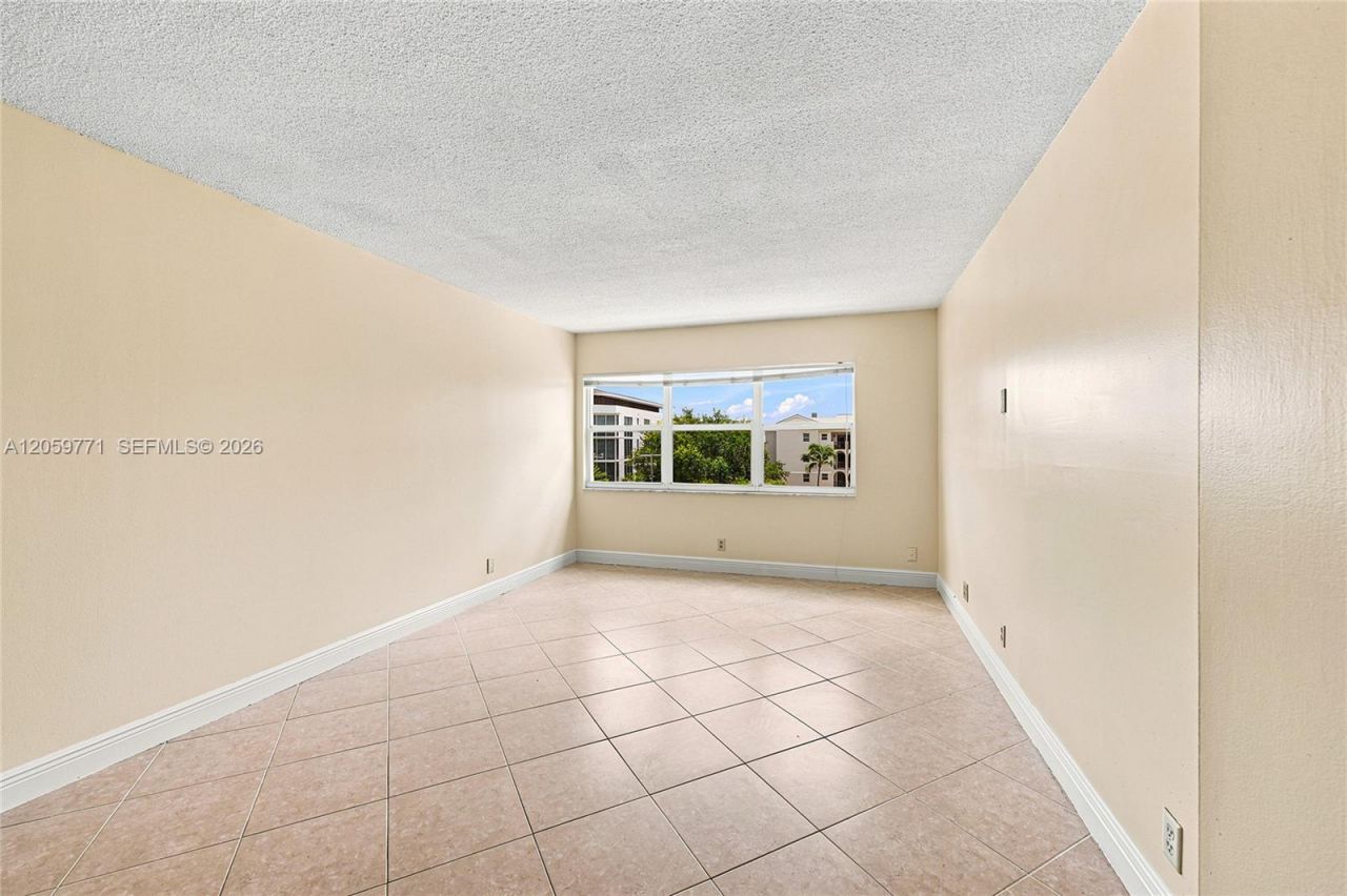 2555 NE 11 Street, Unit 510, Fort Lauderdale, FL 33304 Photo