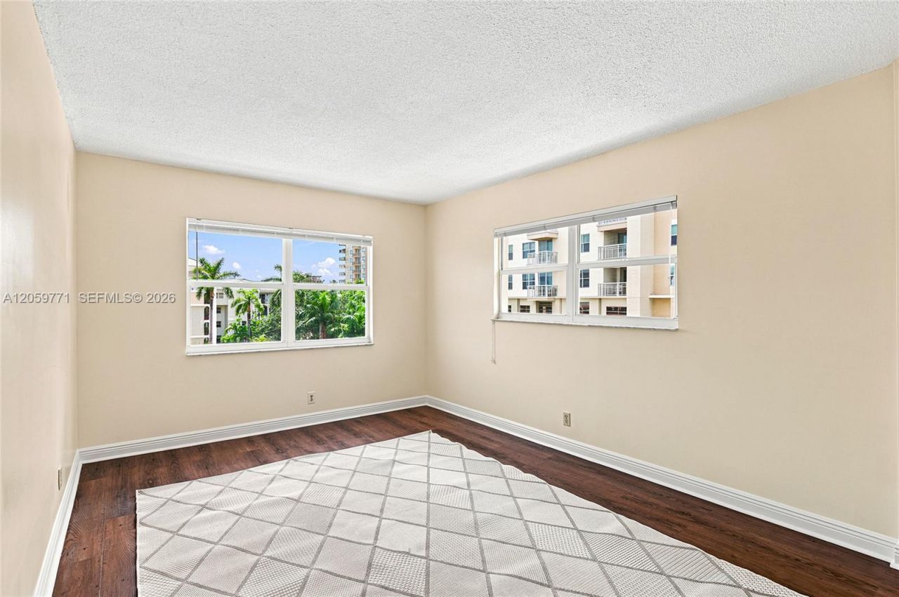 2555 NE 11 Street, Unit 510, Fort Lauderdale, FL 33304 Photo