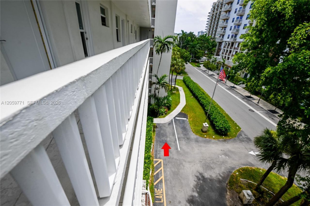 2555 NE 11 Street, Unit 510, Fort Lauderdale, FL 33304 Photo