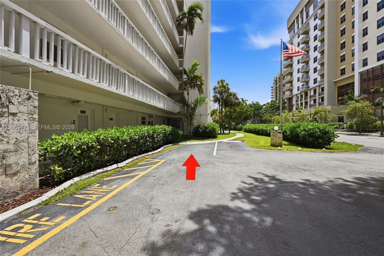 2555 NE 11 Street, Unit 510, Fort Lauderdale, FL 33304 Photo