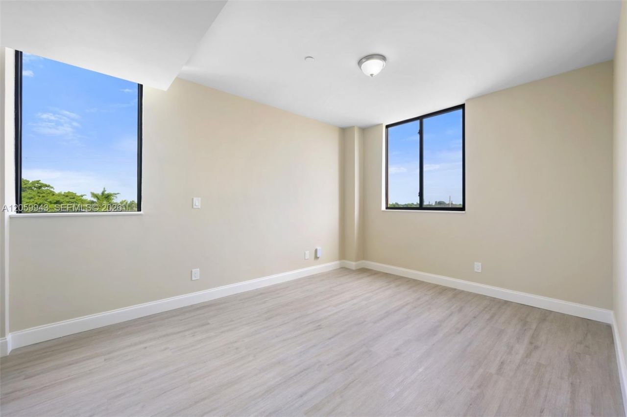 1020 NW 2 Av, Unit 401, Hallandale Beach, FL 33009 Photo
