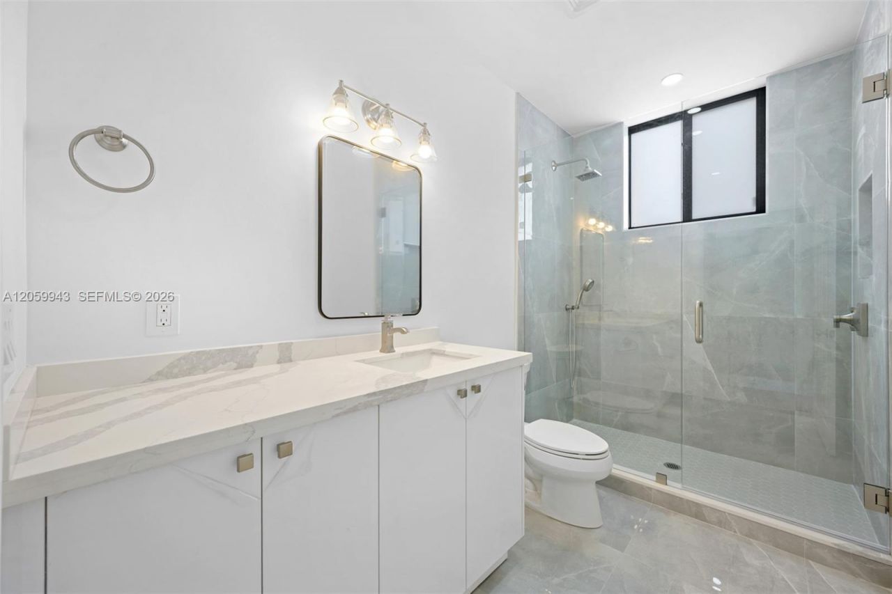 1020 NW 2 Av, Unit 401, Hallandale Beach, FL 33009 Photo