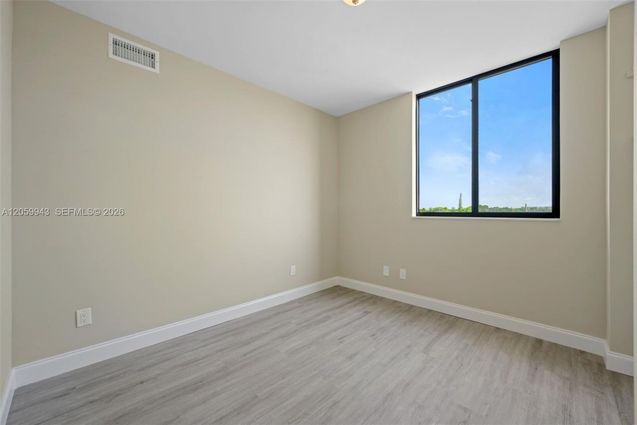 1020 NW 2 Av, Unit 401, Hallandale Beach, FL 33009 Photo