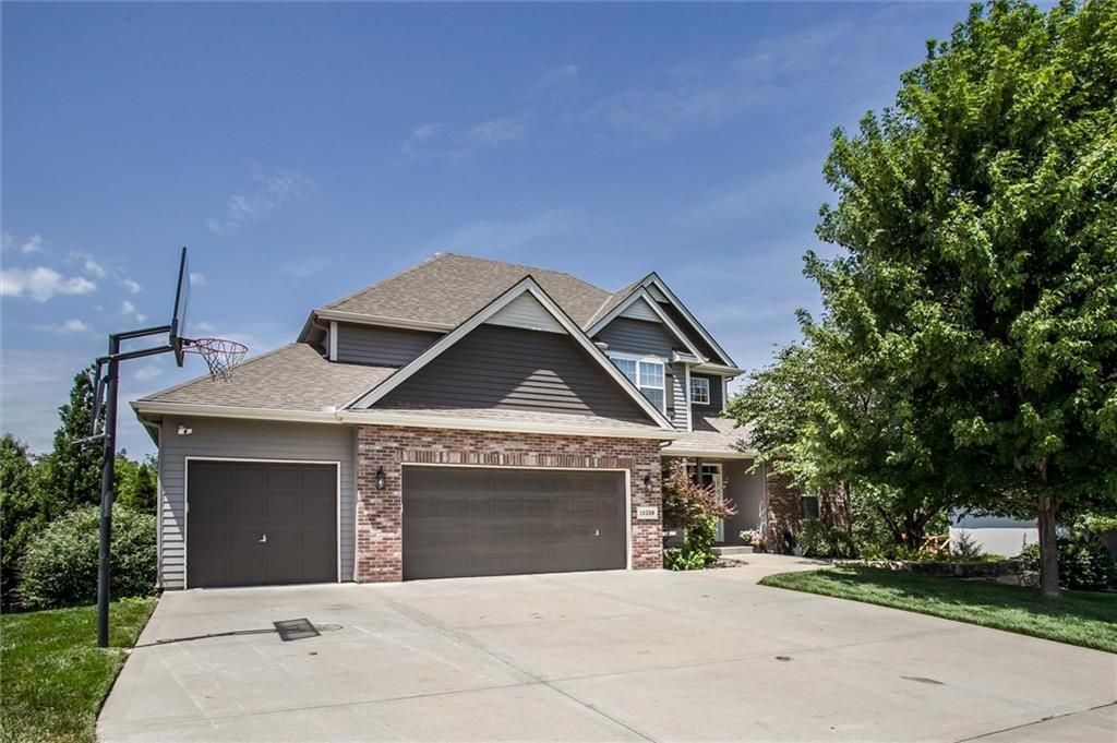 10208 N Farley Avenue, Kansas City, MO 64157 Main Photo