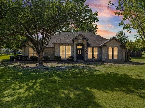 500 Little Creek Trail , Oak Leaf, TX 75154