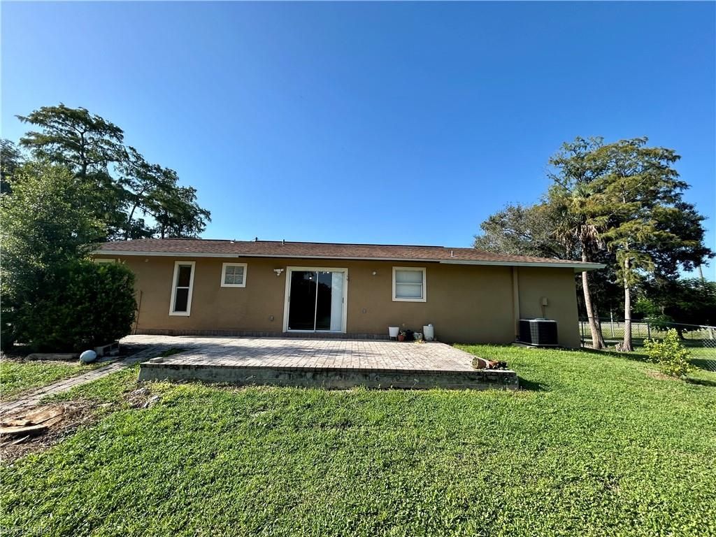 2430 Golden Gate Blvd E, Naples, FL 34117 Photo