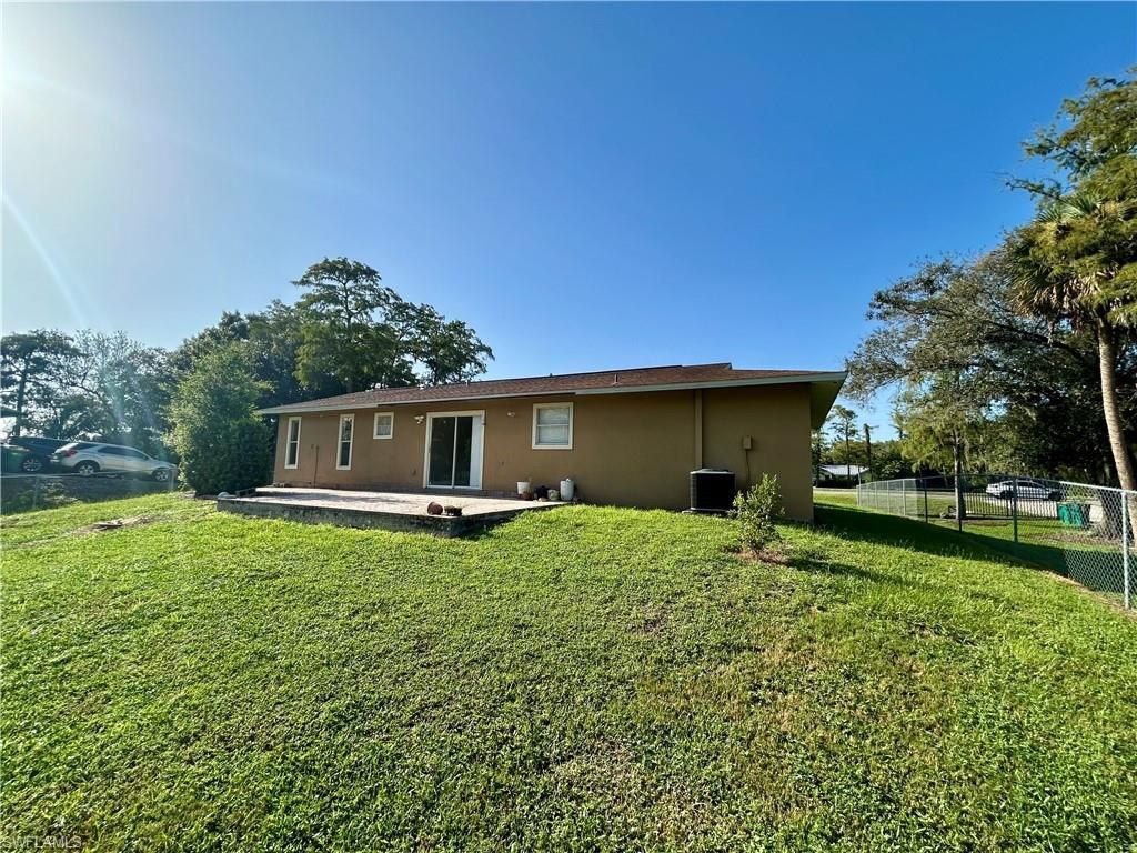 2430 Golden Gate Blvd E, Naples, FL 34117 Photo