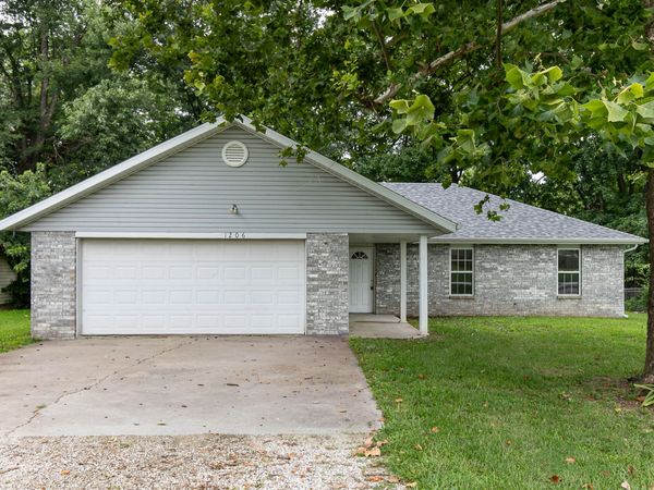 1206 S Killingsworth Avenue , Bolivar, MO 65613