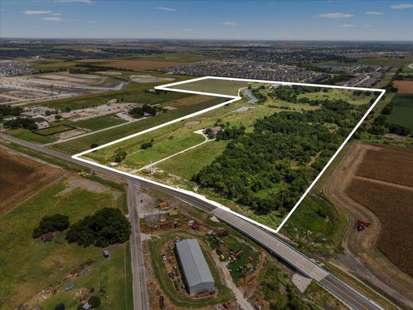 5300 County Road 100 , Hutto, TX 78634