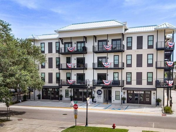 124 COURT Street, Unit 201, Bay St Louis, MS 39520