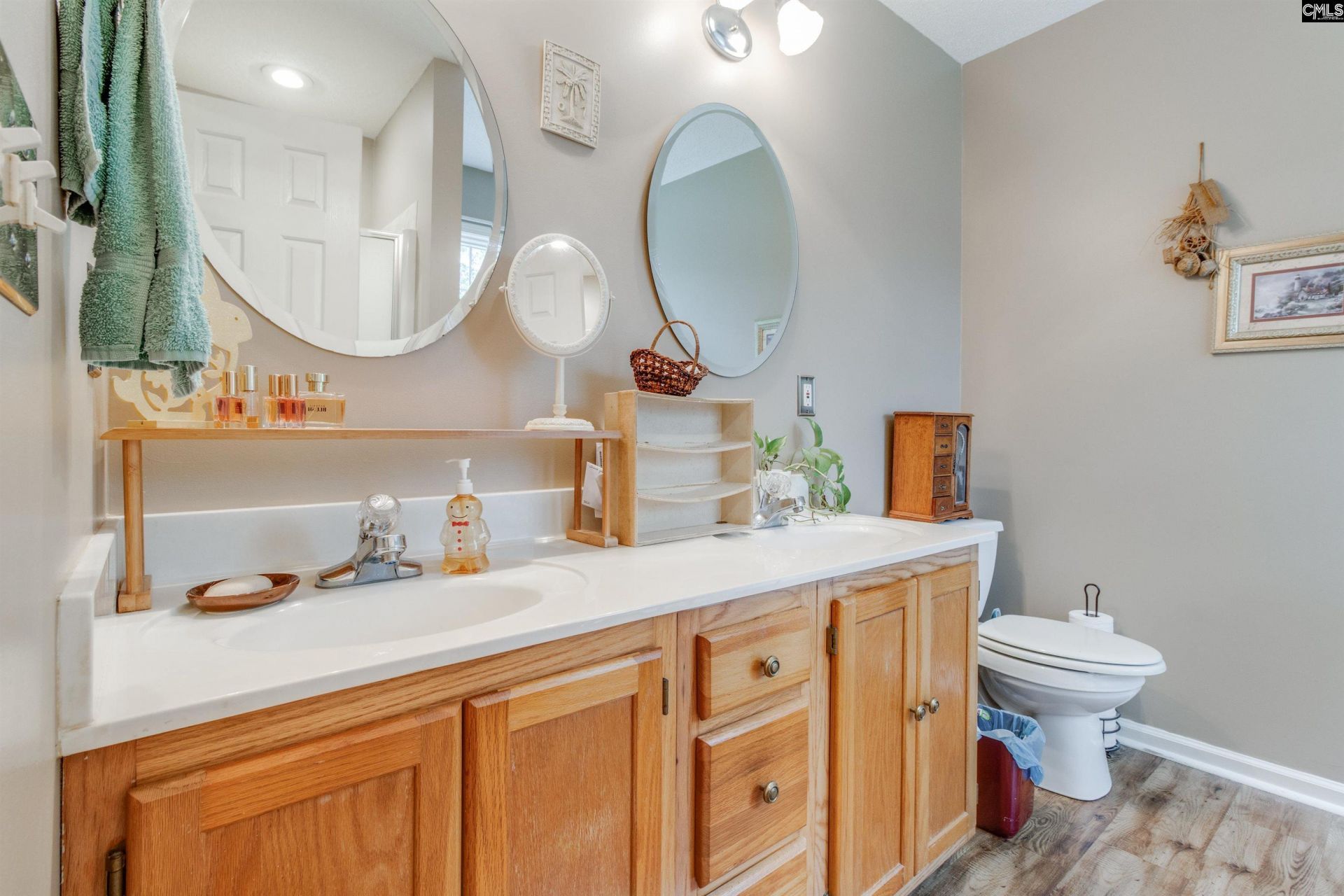 140 Charles Towne Court  Photo 11