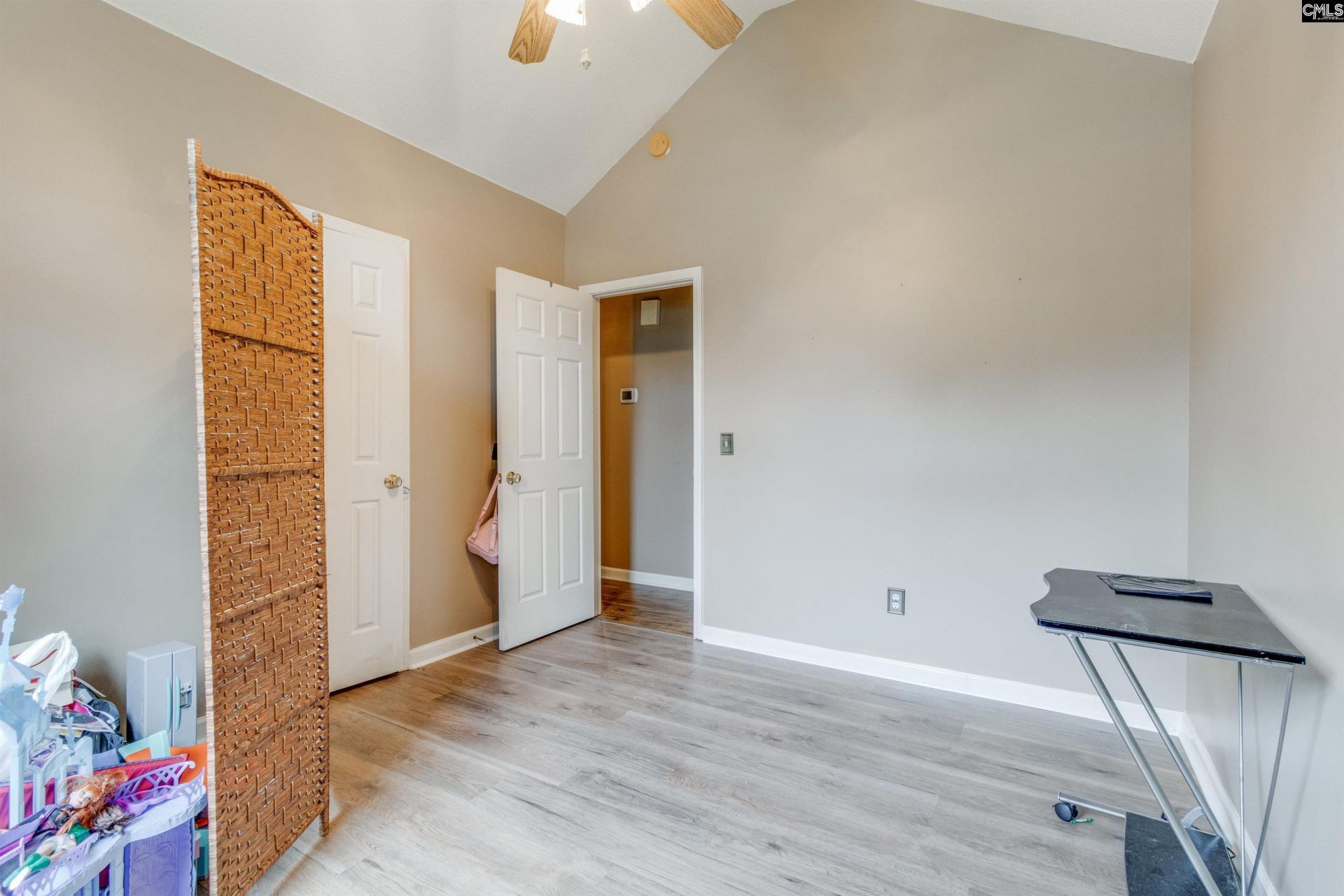 140 Charles Towne Court  Photo 15