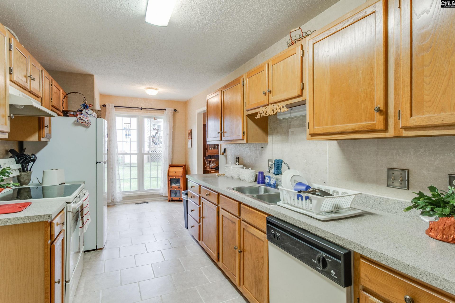 140 Charles Towne Court  Photo 7