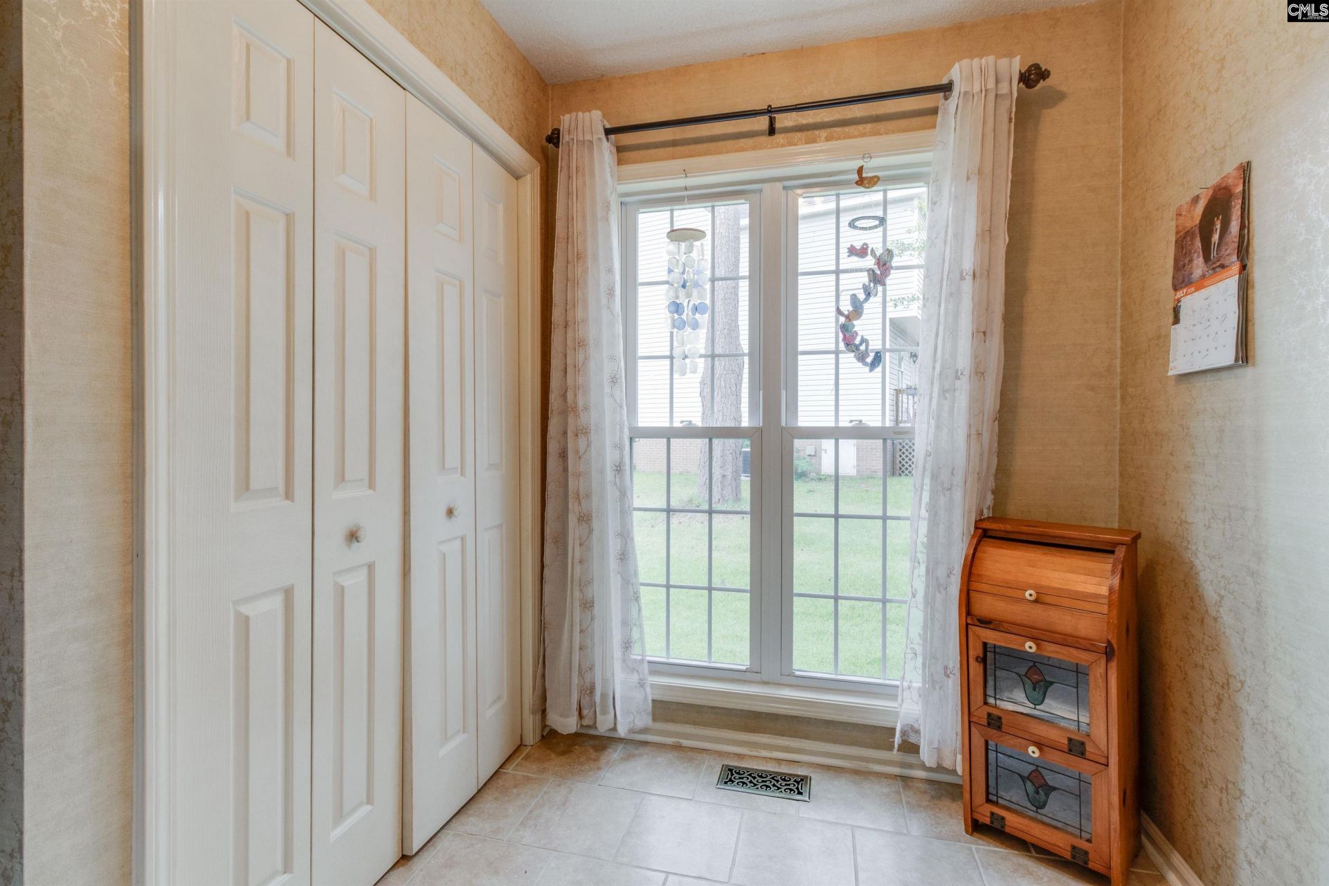 140 Charles Towne Court  Photo 8