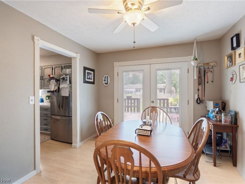 457 S Colonial Drive, Cortland, OH 44410 Photo 5