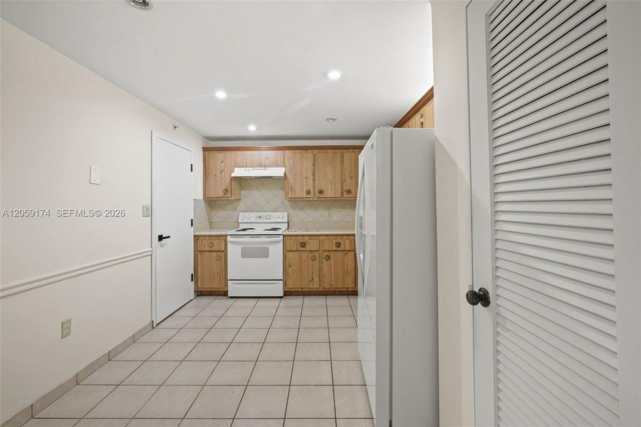 5825 Collins Ave, Unit 12H, Miami Beach, FL 33140 Photo