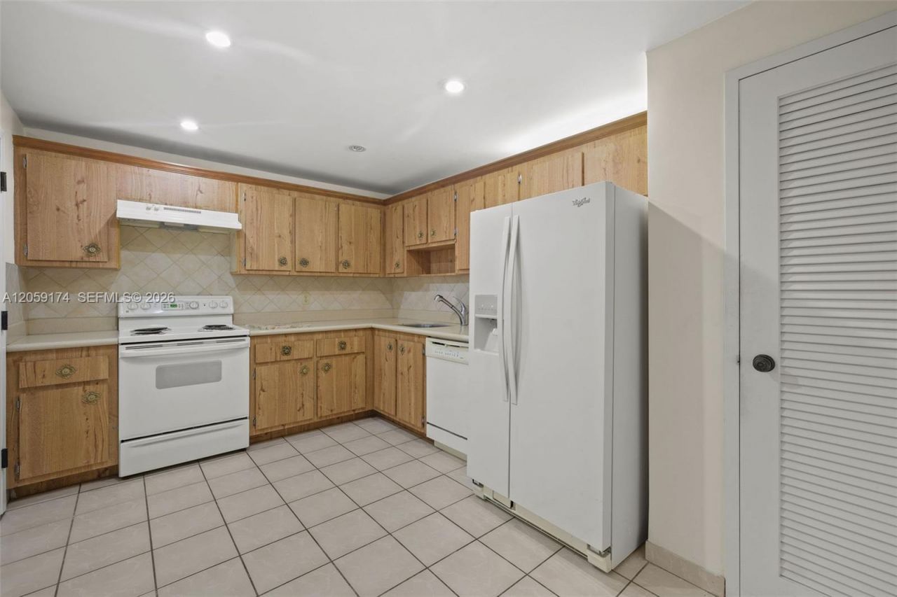 5825 Collins Ave, Unit 12H, Miami Beach, FL 33140 Photo