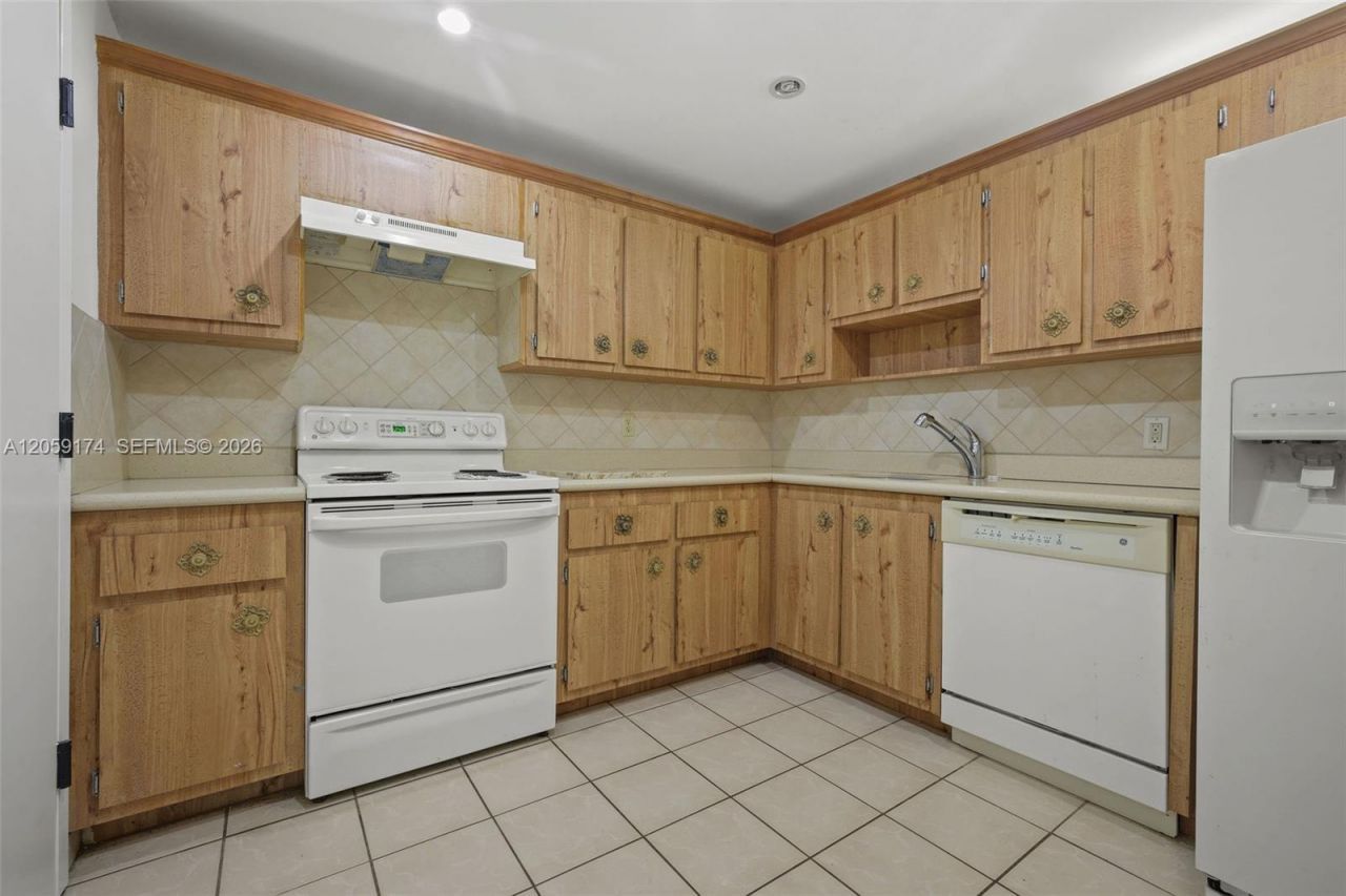 5825 Collins Ave, Unit 12H, Miami Beach, FL 33140 Photo