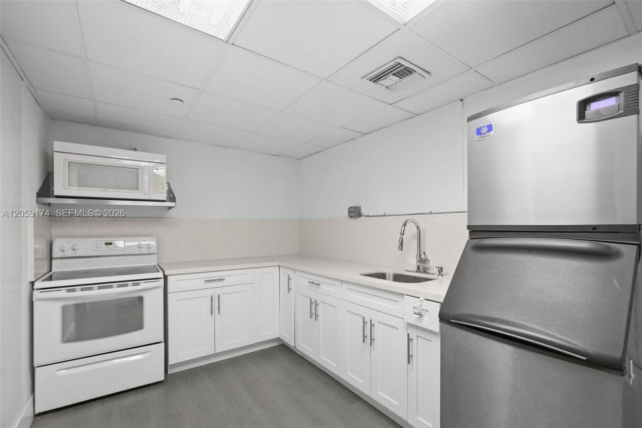 5825 Collins Ave, Unit 12H, Miami Beach, FL 33140 Photo