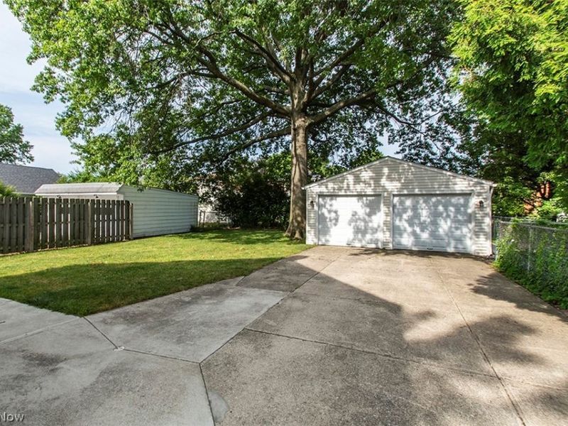 2300 Lakeview Avenue, Rocky River, OH 44116 Photo 2