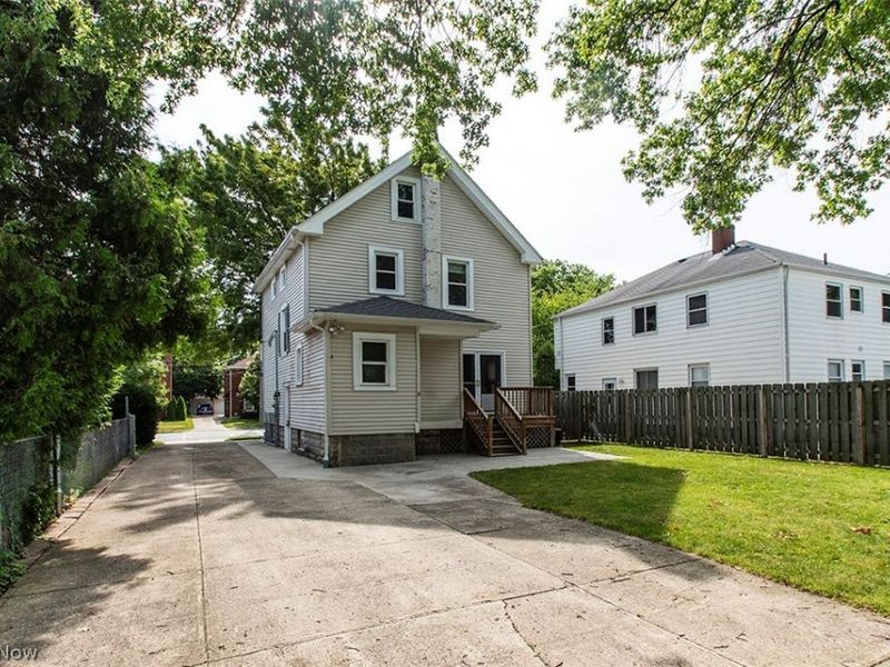 2300 Lakeview Avenue, Rocky River, OH 44116 Photo 3