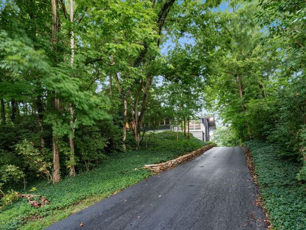 6107 Riverside Drive , Powell, OH 43065