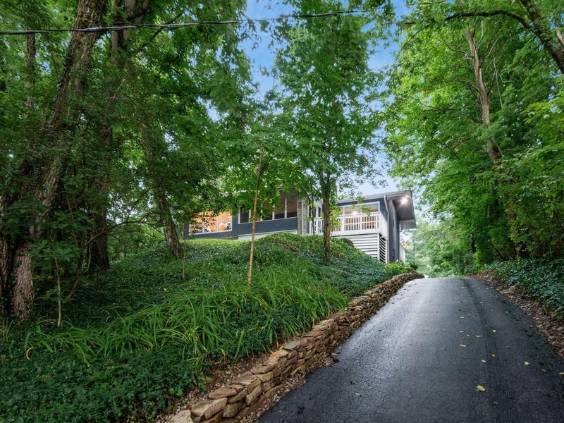 6107 Riverside Drive, Powell, OH 43065 Photo 2
