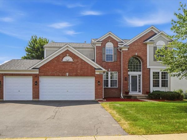 663 Huntington Boulevard, West Dundee, IL 60118