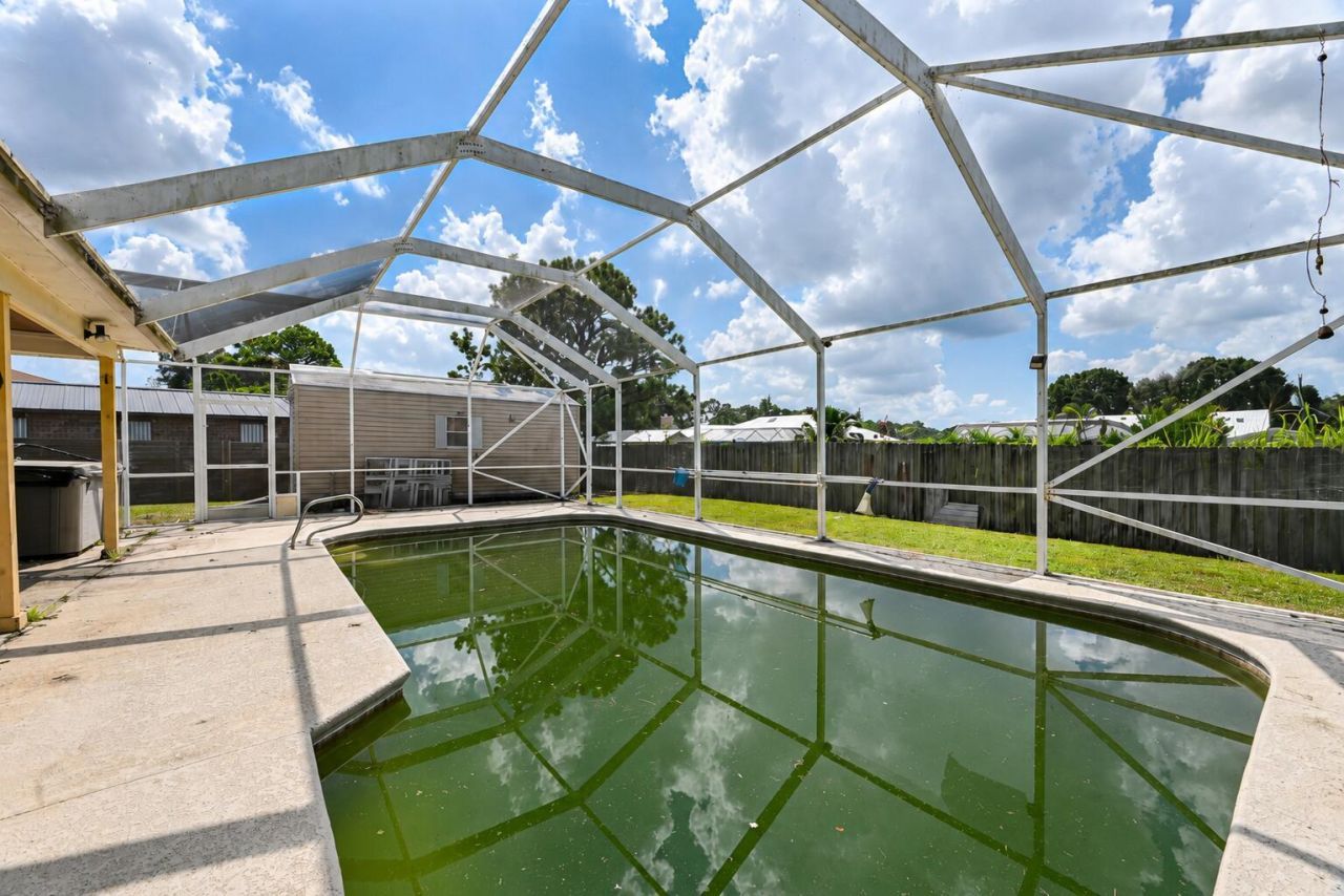 392 SE Crosspoint Drive, Port Saint Lucie, FL 34983 Photo
