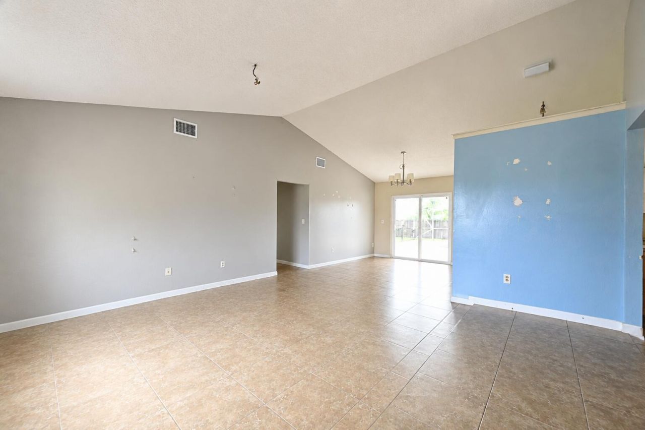 392 SE Crosspoint Drive, Port Saint Lucie, FL 34983 Photo
