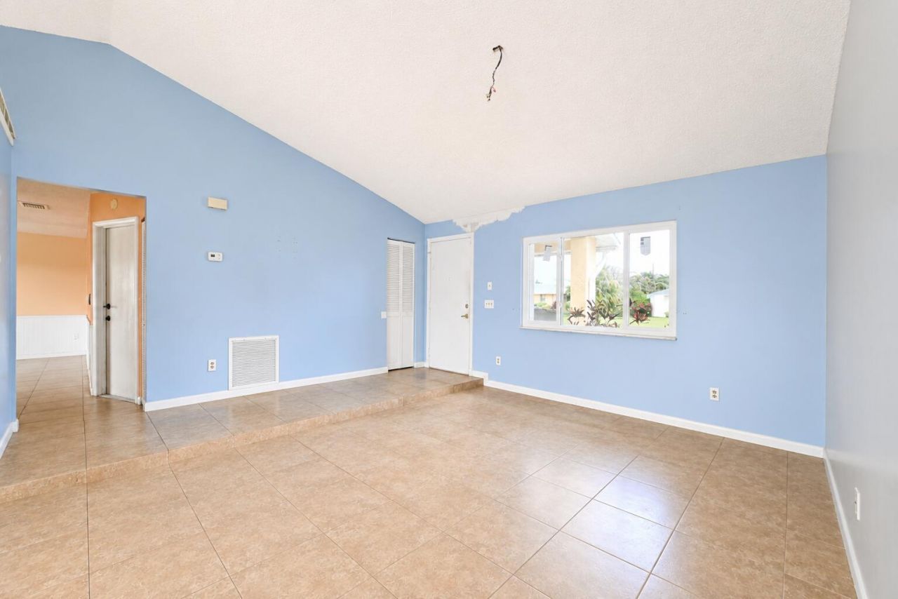392 SE Crosspoint Drive, Port Saint Lucie, FL 34983 Photo