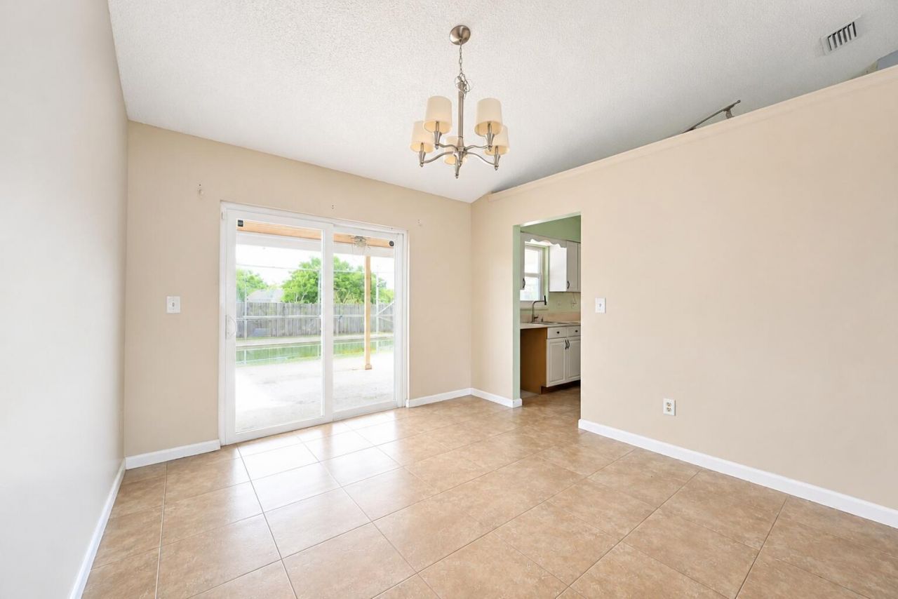 392 SE Crosspoint Drive, Port Saint Lucie, FL 34983 Photo