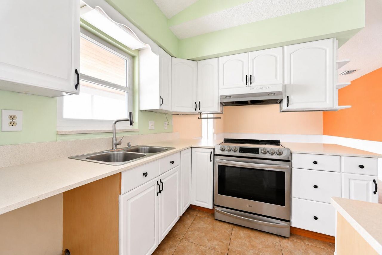 392 SE Crosspoint Drive, Port Saint Lucie, FL 34983 Photo